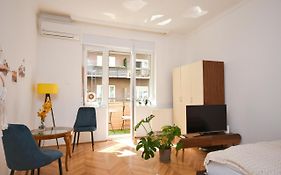 Castle Nest Apartment